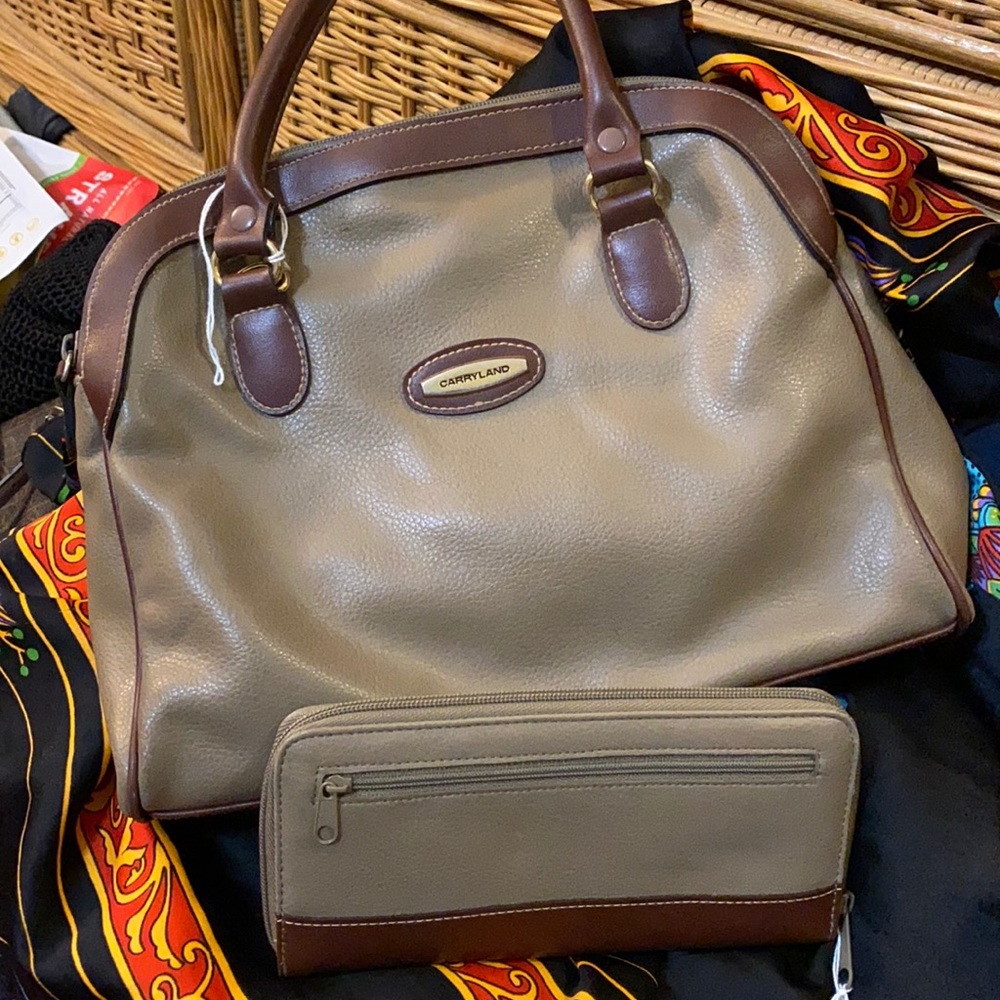 Carryland Leather Bag w/Wallet
